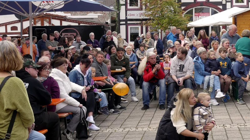 Gro&szlig;er Andrang beim Stadtfest in Barntrup. - &copy; Rudi Rudolph
