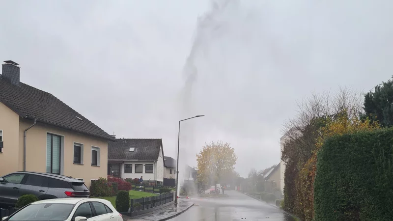 Eine Wasserfont&auml;ne stieg am Samstagnachmittag in Barntrup hoch. - &copy; Feuerwehr Barntrup
