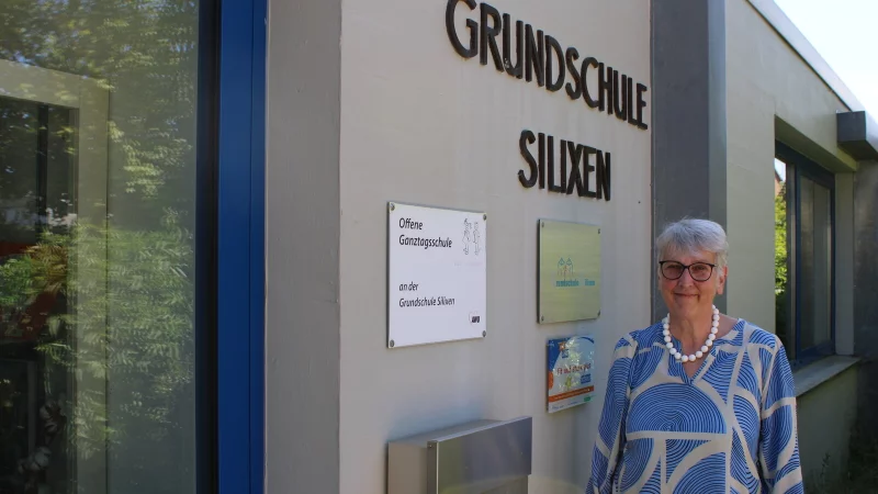 Seit 1990 unterrichtet Christina Wojahn an der Grundschule Silixen. 2002 hat sie die Leitung übernommen. - © Lorraine Brinkmann