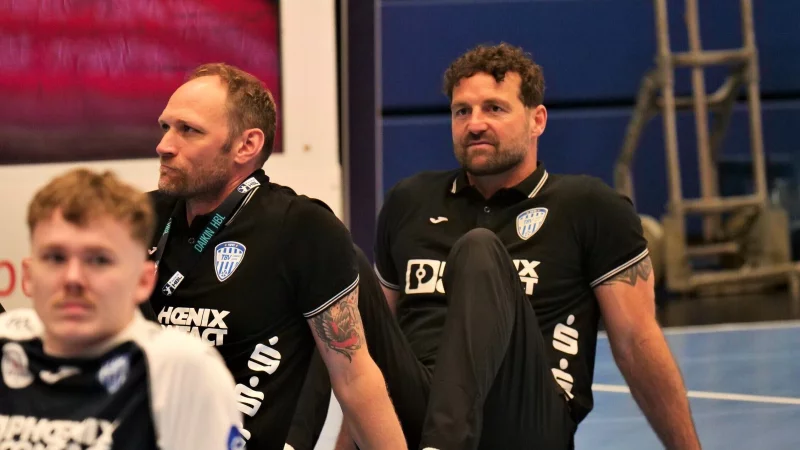 Konnten die Saison gelassen Revue passieren lassen: TBV-Trainer Florian Kehrmann (von rechts), Co-Trainer Matthias Struck und Jarnes Faust. - &copy; J&ouml;rg Hagemann