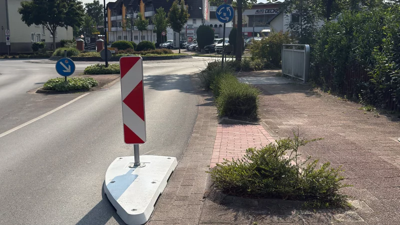 Beruhigungsinseln sollen die Verkehrssicherheit erh&ouml;hen. - &copy; Gemeinde Schlangen