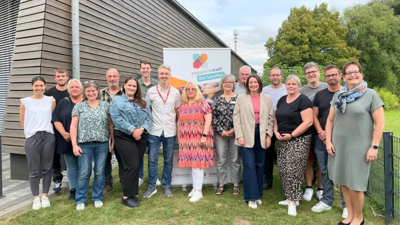 Die Akteure der teilnehmenden Firmen und Organisationen freuen sich über die ersten „Social Days“ in Bad Salzuflen. - © Stadtwerke Bad Salzuflen GmbH