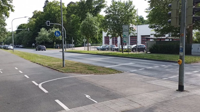 Die Radführung am Klinikum in Lemgo ist sehr gut gelöst, lobt der ADFC Lippe. - © Werner Kloppmann/ADFC Lippe
