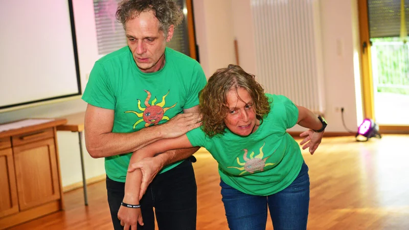 Im Rahmen des ersten Taller Kultursommers hat das Improvisationstheater Spek Spek aus Porta Westfalica in Talle gastiert - hier die Schauspieler Holger und Steff. - &copy; Nicole Ellerbrake