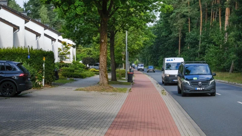 Der Senner Hellweg wurde vor rund f&uuml;nf Jahren von Grund auf erneuert. Jetzt werden f&uuml;r die Anlieger hohe Geb&uuml;hren f&auml;llig. - &copy; Andreas Zobe