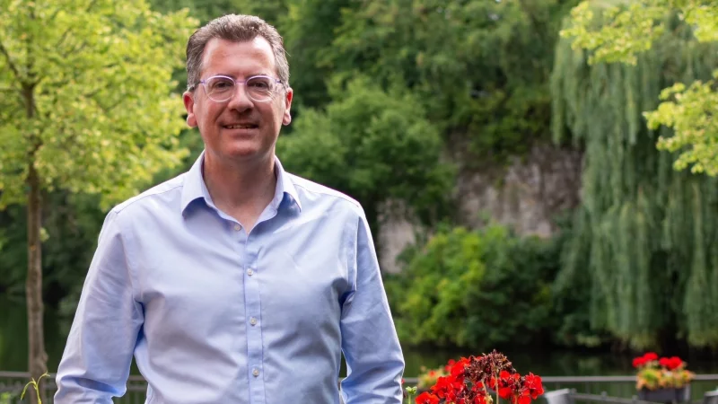 Dr. Elmar Thyzel an seinem Lieblingsplatz - der Ameide in Detmold. Der 49-J&auml;hrige m&ouml;chte f&uuml;r die FDP ins Detmolder Rathaus einziehen. - &copy; Raphael Bartling