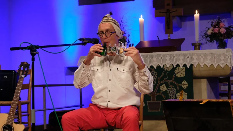 Martin Funda zeigt sein K&ouml;nnen auf der Altglaspanfl&ouml;te. - &copy; Friedrich Wilhelm R&ouml;dding