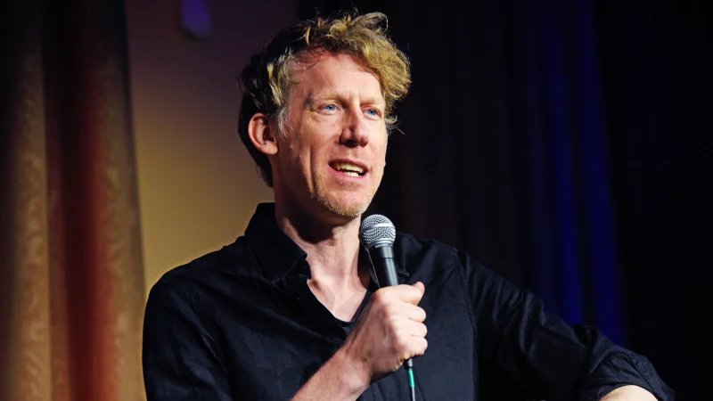 Komiker Christian Schulte-Loh hat lange in London gelebt und performt. Den Unterschied zwischen britischem und deutschen Humor kennt der 46-J&auml;hrige daher genau. Sein Publikum in Detmold ist &uuml;berzeugt. - &copy; Nicole Ellerbrake