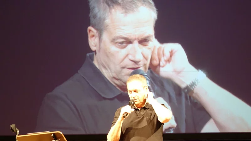 Meister des spekulativen Satzbaus: Dieter Nuhr in Lemgo. - &copy; Axel B&uuml;rger