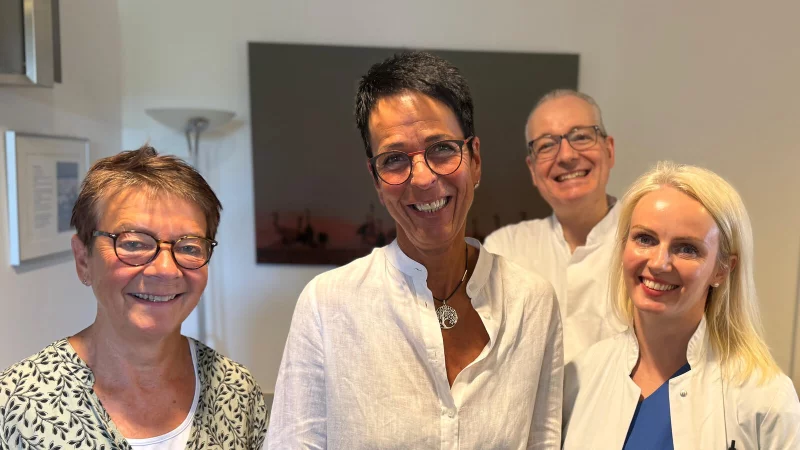 Zusammen wollen (von links) Anne Janings, Alexandra Schinkel, Prof. Dr. Stephan Gielen und Funktionsoberärztin Irma Bagdoniene für Herzgesundheit sensibilisieren. - © Klinikum Lippe