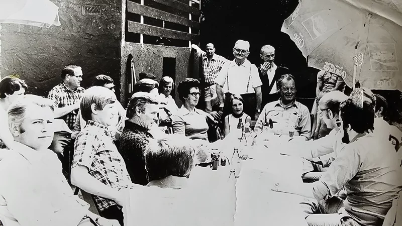 Auch Willy Brandt hat Bienenschmidt einen Besuch abgestattet. Zu der Zeit war er Parteivorsitzender der SPD. - © Repro: Astrid Sewing/Fotorechte: Familie Schmidt
