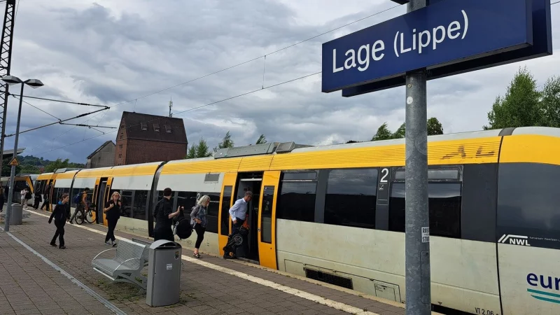 Bis die Eurobahn auf den gut frequentierten Routen in Lippe wieder ihren Betrieb aufnehmen kann, wird es noch dauern. Die Bauarbeiten am Bahnhof in Lage und am Schienennetz ziehen sich bis mindestens Anfang Dezember. - &copy; Carolin Brokmann-F&ouml;rster