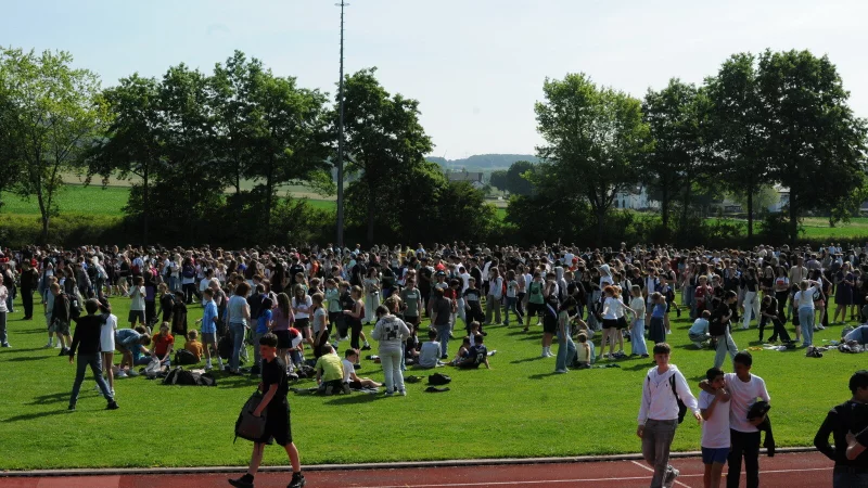 Die Schüler des Schulzentrums Lohfeld feierten ein großes Jubiläumsfest. - © Maximilian Harre