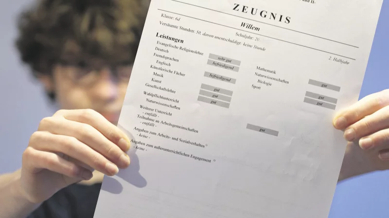 Am Freitag gibt es in OWL Zeugnisse. Und die sorgen teilweise für großen Ärger bei Schulleitungen und Bezirksregierung. Denn immer mehr Eltern fechten Leistungsbewertungen an - schnell auch mal mit Anwalt. - © Andreas Sundermeier