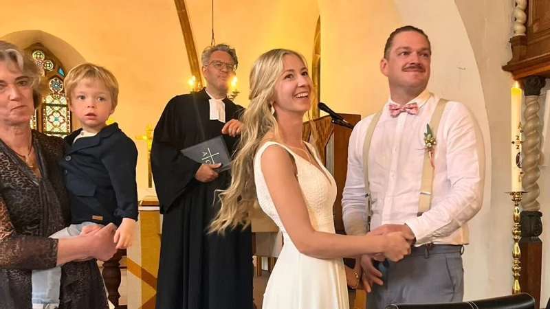 Shari Reckersdrees ist schon seit fünf Jahren standesamtlich mit Mann Jannis verheiratet. Jetzt hat das Paar im Kreis Gütersloh spontan den kirchlichen Segen erhalten. - © Privat