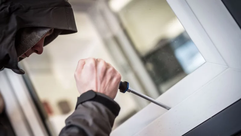Professionelle Einbrecherbanden aus Osteuropa beschäftigen die Polizei in NRW. - © Frank Rumpenhorst/dpa