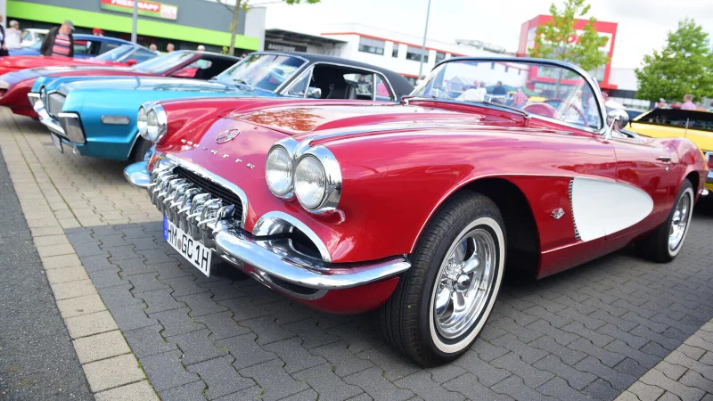 Liebevoll gepflegte Karosserien, zauberhafte Details, technische Meisterwerke ihrer Zeit: Legendär ist so manches, was die Schaulustigen zu sehen bekommen. - © Archivbild: Nicole Ellerbrake