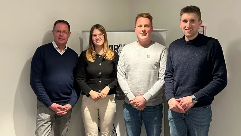 Der Landtagsabgeordnete Klaus Hansen, die neue Kreisvorsitzende Nele Reschinsky und ihre Stellvertreter Daniel Walgern und Carl Beneke (von links). - © Junge Union