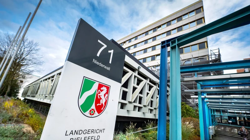 Bald startet vor dem Landgericht Bielefeld der Prozess um einen mutma&szlig;lichen Korruptionsskansal beim Bielefelder Bauunternehmen Goldbeck. Drei M&auml;nner sitzen auf der Anklagebank - einer kommt aus Bad Salzuflen. - &copy; Barbara Franke