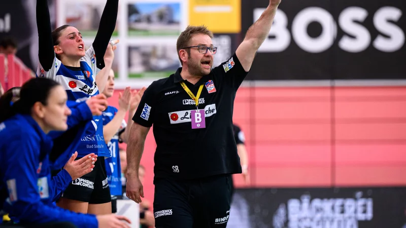 Der Cheftainer bleibt bei der HSG Blomberg-Lippe: Steffen Birkner gibt als Trainer weiter die Kommandos an der Seitenlinie. - &copy; Marco Wolf