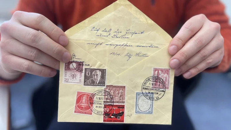 August Berlin, lippischer SPD-Bundestagsabgeordneter, verschickte am 17. Oktober 1955 den Brief mit den Sonderbriefmarken und der persönlichen Widmung. - © Silke Buhrmester