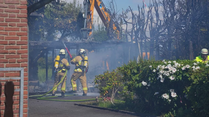 Die Feuerwehr Lage bek&auml;mpft einen Brand in Hagen. - &copy; Blaulichtfotografen