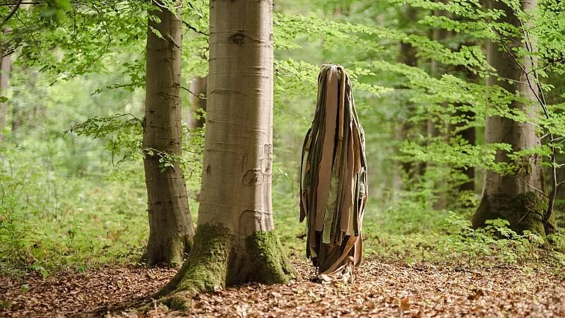 Mit dem Projekt "Still" entf&uuml;hrt das Maskentheater TheatreFragile das Publikum in die Tiefen des Waldes. - &copy; Max Krause