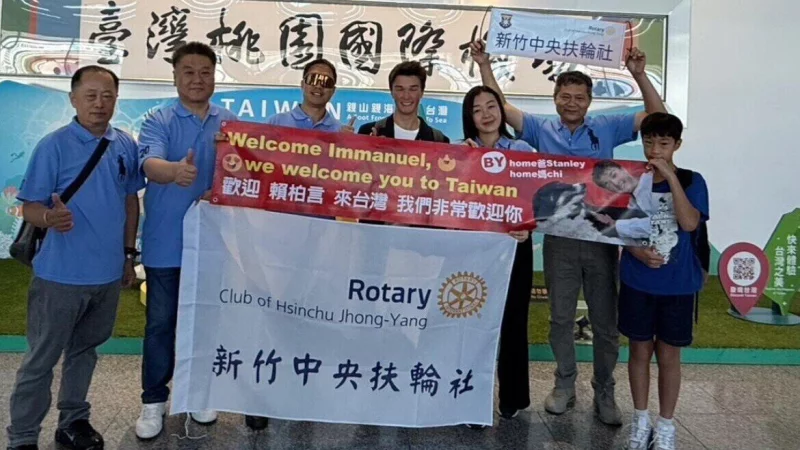 Rotary macht´s möglich: Begrüßung des Detmolder Schülers Immanuel Schwickert in Taiwan. - © Bildrechte: Familie Schwickert