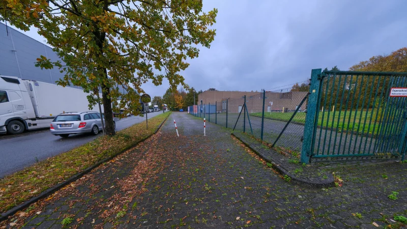 Hier sollte eigentlich eine &ouml;ffentliche Wasserstoff-Tankstelle gebaut werden. Davon h&auml;tten auch die gegen&uuml;berliegenden Betriebe profitieren k&ouml;nnen. - &copy; Andreas Zobe
