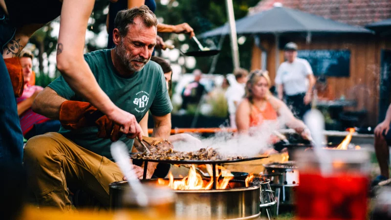 Drau&szlig;en sein: Ex-LZ-Volont&auml;r und Ex-GEO-Chef Markus Wolff (gr&uuml;nes Shirt) aus Lemgo hat die Branche gewechselt. - &copy; Ahoi Bullis & Camps