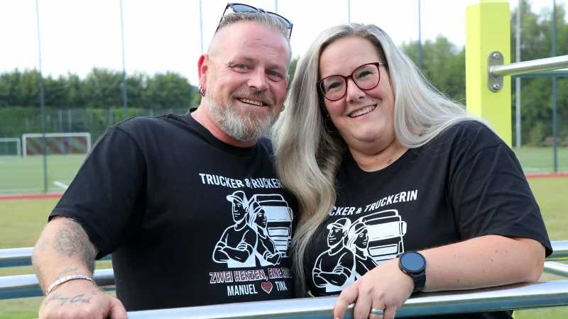 Manuel Feigl und seine Verlobte Christina Franke, beide bekannt aus der DMAX-Serie „Asphalt Cowboys“, haben sich die Benefizaktion ausgedacht. - © Barbara Weitkamp