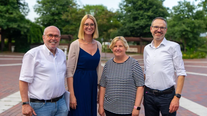 Walter Kern (von links), Maike Krüger, Claudia Middendorf und Falko Heise tauschen sich aus. - © Stiftung Eben-Ezer