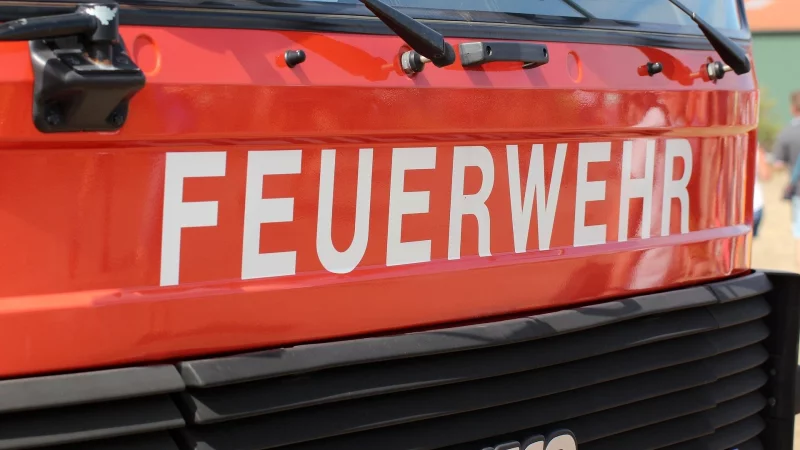 Die Feuerwehr reinigte die Oberfl&auml;chenverschmutzungen, nun muss der kontaminierte Boden abgetragen werden. - &copy; Symbolbild: Pixabay