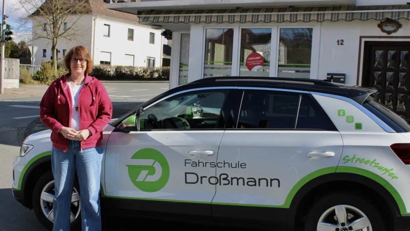 Tanja Denecke von der Fahrschule Drossmann in Schieder-Schwalenberg und Bad Pyrmont. - © Nina Schroeder
