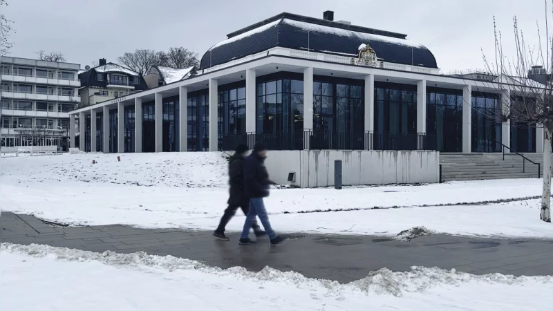 Die Stadt Bad Salzuflen warnt vor glatten Wanderwegen. Betroffen ist auch der Kurpark und der Bereich rund um das Kurhaus. - &copy; Stadt Bad Salzuflen