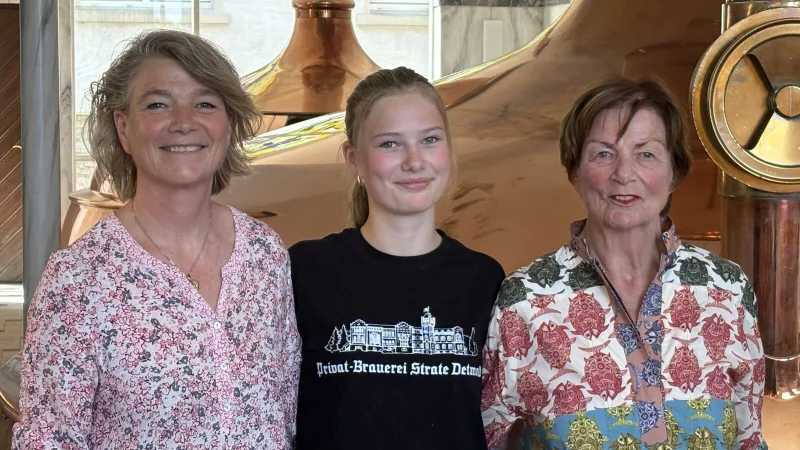 Die sechste Generation Strate ist im Anmarsch: Brauer- und Maelzer Azubi Johanna mit ihrer Mutter Simone und Gro&szlig;mutter Renata Strate - &copy; Martin Hostert