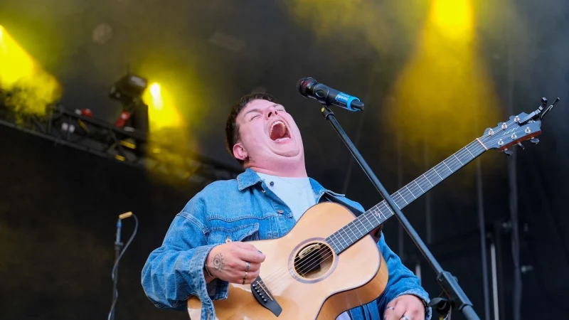 Isaak hatte am Parklichterfreitag 2024 in Bad Oeynhausen praktisch ein Heimspiel. Finanziell war das Konzert aber kein Brüller für die Staatsbad GmbH. - © Thorsten Ulonska