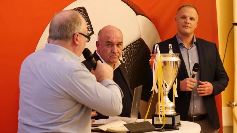 Moderator Andreas Schlingmann mit SCP-Pr&auml;sident Thomas Sagel und NLZ-Leiter Christoph M&uuml;ller. - &copy; J&ouml;rg Hagemann