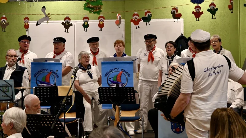 Der Shanty-Chor begeisterte. - &copy; Bianca Wiechers