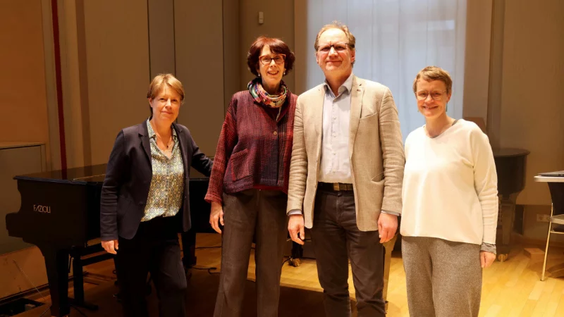 Prof. Godelieve Schrama (Prorektorin für Künstlerische Angelegenheiten, von links), Gastreferentin Gretchen Amussen, Rektor Prof. Dr. Thomas Grosse und Gleichstellungsbeauftragte Eva Nolte. - © HfM Detmold/Plettenberg