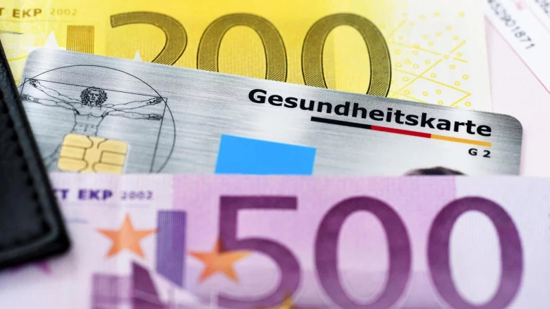 Aktuell liegt der durchschnittliche Krankenkassenbeitrag bei 17,7 Prozent. Dabei wird es nach Einschätzung von Experten 2026 aber nicht bleiben. - © picture alliance