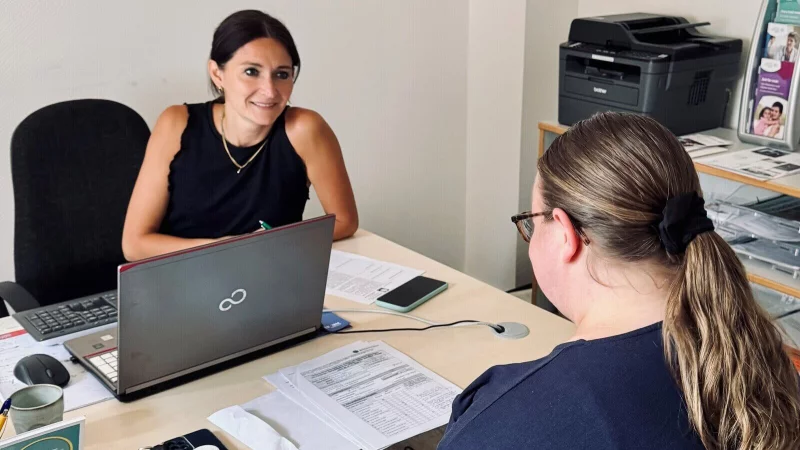 Marina Dirksen von der Caritas-Kurberatung ber&auml;t im Jahr mehr als 100 M&uuml;tter. - &copy; Caritasverband