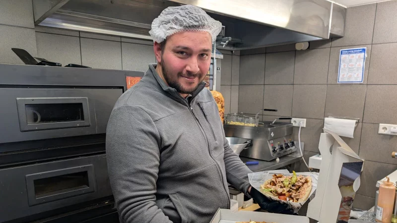 Mitarbeiter Ahmed Sarhan - &copy; Annika Langhagel