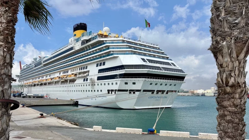 Die "Costa Favolosa", ein Schwesterschiff der havarierten "Costa Concordia": Hier will das Paar aus Herford ein paar sch&ouml;ne Urlaubstage verbringen. Aber auf der Fahrt zum Hafen geht so einiges schief. - &copy; Bernd Kuller