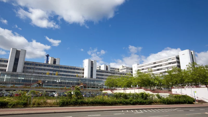 Die Universität Bielefeld ist die größte Hochschule in OWL und bekommt in der Region das meiste Geld als Grundfinanzierung vom Land NRW. Drei weitere Akademien gibt es in der Region. Gemeinsam ist allen, dass sie nicht am Hungertuch nagen. - © NW