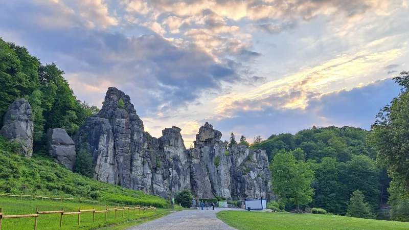 Die Externsteine sind nicht nur ein touristischer Anziehungspunkt. Auch heidnische Rituale und Zeromonien finden dort statt. - © Archivfoto: Anne Wolf