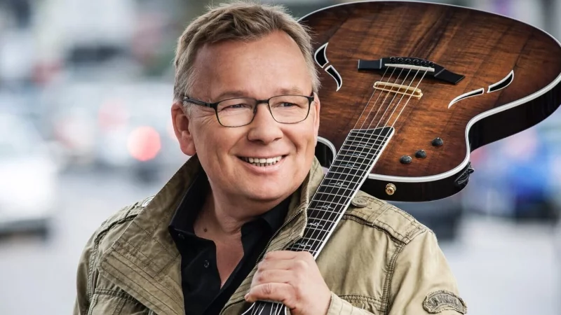 Bernd Stelter kommt mit seinem Programm „Reg’ Dich nicht auf! Gibt nur Falten“ in die Bad Salzufler Konzerthalle. Es darf, nein, es soll also gelacht werden - wie Stelter schon mal vormacht. - © Manfred Esser