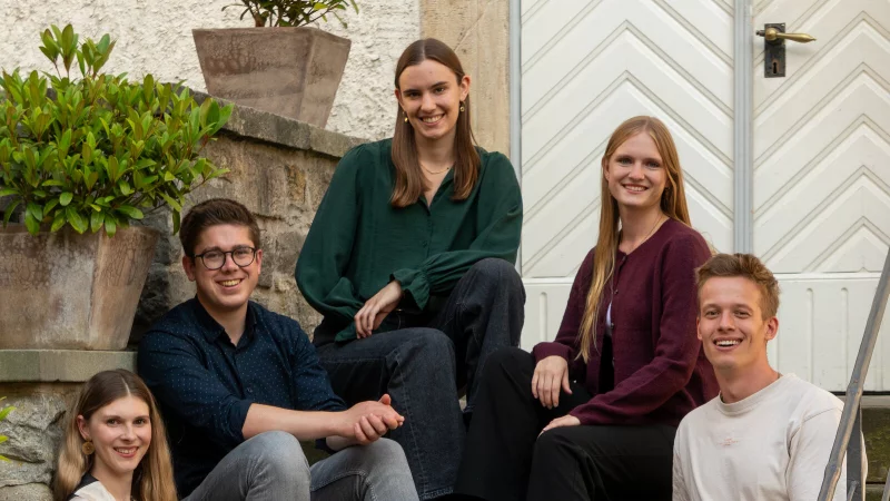 Freuen sich &uuml;ber das vergr&ouml;&szlig;erte Team: Vanessa Kampmeier (von links), Max Jenkins, Mia Nilges, Lea F&uuml;rstenau und Felix M&auml;rtin. - &copy; Sebastian Nehmzow