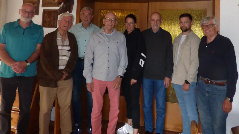 Gesch&auml;ftsf&uuml;hrender Vereinsvorstand und Gr&uuml;ndungsmitglieder: Bernd Kr&auml;he (Gr&uuml;ndungsmitglied, von links), Heinz-J&uuml;rgen T&ouml;temeier (Gr&uuml;ndungsmitglied) Ulrich Br&ouml;ker-Kuhlemann (Technik-Koordinator), Gerd R&auml;deker (Schriftf&uuml;hrer), Anke Wortmann-Gerlach (stellvertretende Vorsitzende) Dr. Michael Haack (Vorsitzender), Willi Zerr (Schatzmeister) und Peter Radszuweit (Gr&uuml;ndungsmitglied). - &copy; Bildrechte: Peter Radszuweit