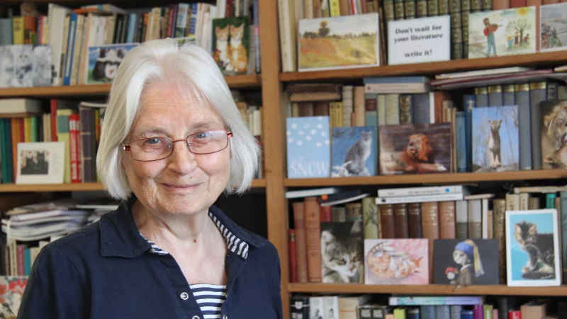 Helga Hindemith ist 90 Jahre alt und hat monatlich eine Nettorente von 850 Euro zur Verf&uuml;gung. Die Herforderin ist kulturbegeistert und liest leidenschaftlich gerne. - &copy; Carolin Nieder-Entgelmeier